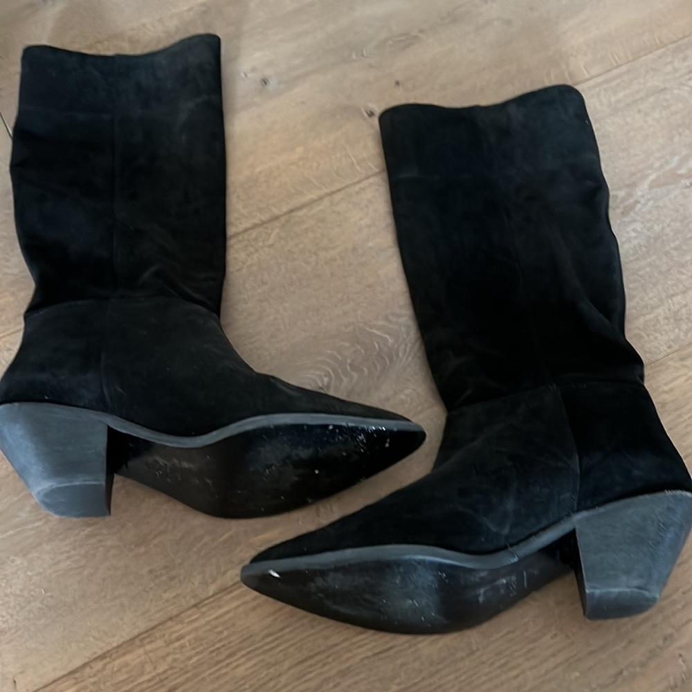 Black heeled boots